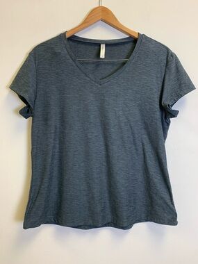 Ebb & Flow V-Neck Short Sleeve Tee in Heather Blue-Gray